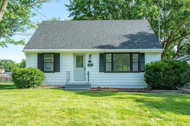 1205 Elder Ln, Des Moines, IA 50315 - view of front of home featuring a front lawn and roof with shingles
