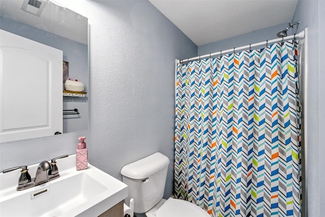 3504 Hawthorn Dr SW, Bondurant, IA 50035 - full bath with vanity, a textured wall, and curtained shower