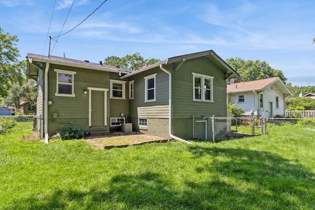 849 39th St, Des Moines, IA 50312 - rear view of property featuring a fenced backyard