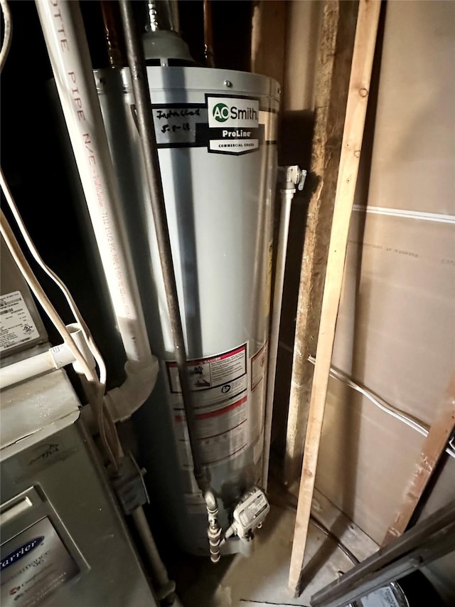 94 14th Ave, Grinnell, IA 50112 - utility room featuring water heater