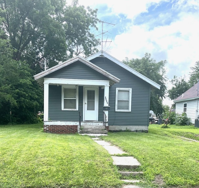 1348 Idaho St, Des Moines, IA 50316 - bungalow-style home with a front lawn and a porch