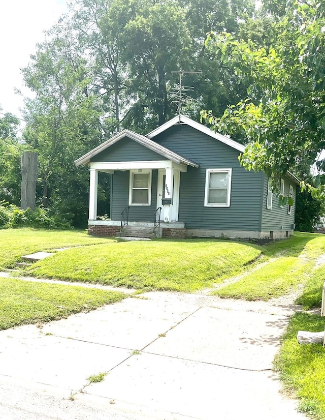 1348 Idaho St, Des Moines, IA 50316 - bungalow with a porch, a front lawn, and concrete driveway