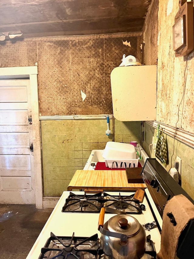 1348 Idaho St, Des Moines, IA 50316 - miscellaneous room featuring concrete floors