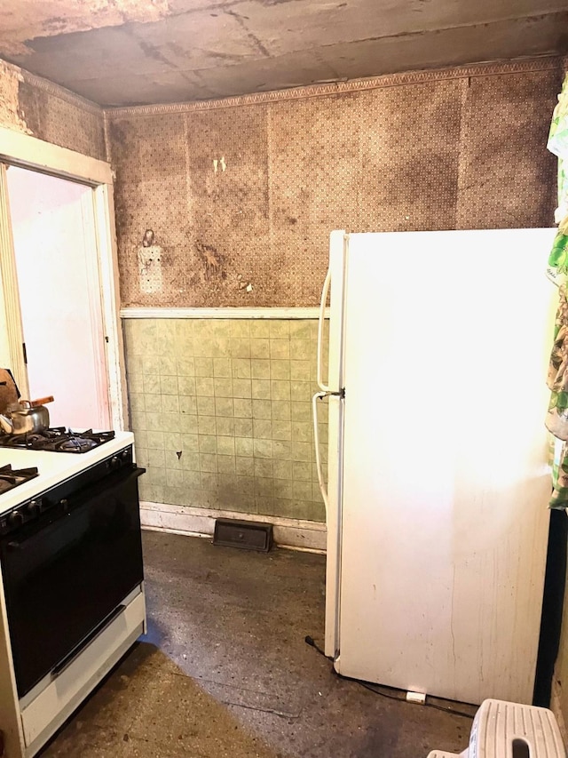 1348 Idaho St, Des Moines, IA 50316 - kitchen featuring white appliances and concrete floors