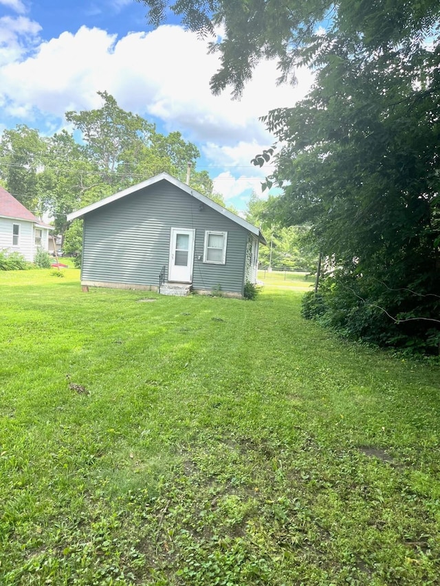 1348 Idaho St, Des Moines, IA 50316 - view of property exterior featuring a yard