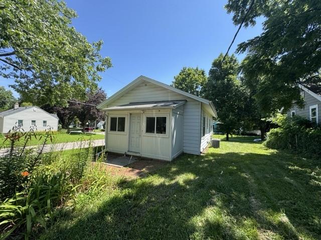 4046 4th St, Des Moines, IA 50313 - view of outbuilding