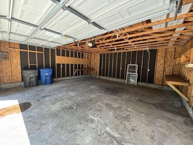 4046 4th St, Des Moines, IA 50313 - garage featuring a garage door opener