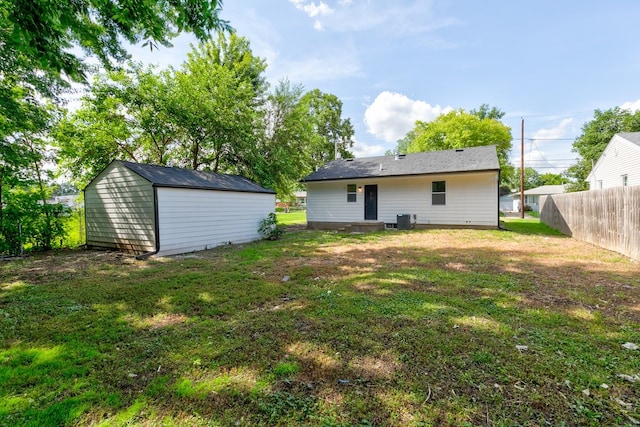 1437 E Pleasant View Dr, Des Moines, IA 50320 - rear view of property featuring an outdoor structure