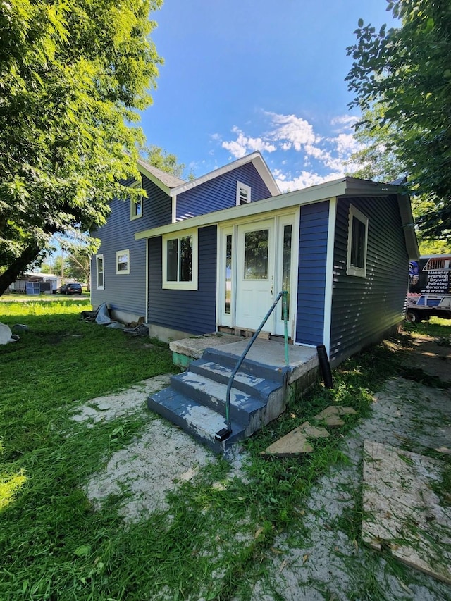 201 Pattee St, Perry, IA 50220 - view of front facade with a front yard