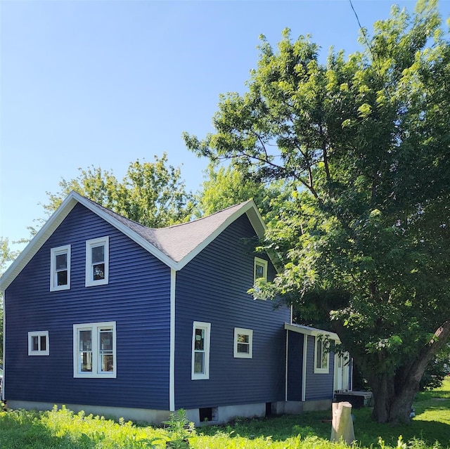 201 Pattee St, Perry, IA 50220 - view of home's exterior featuring a lawn
