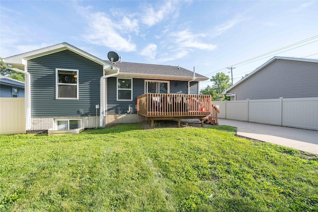 6217 Welker Ave, Des Moines, IA 50312 - back of house with a deck