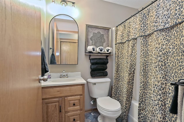 221 E Payton Ave, Des Moines, IA 50315 - bathroom with vanity and shower / bath combo