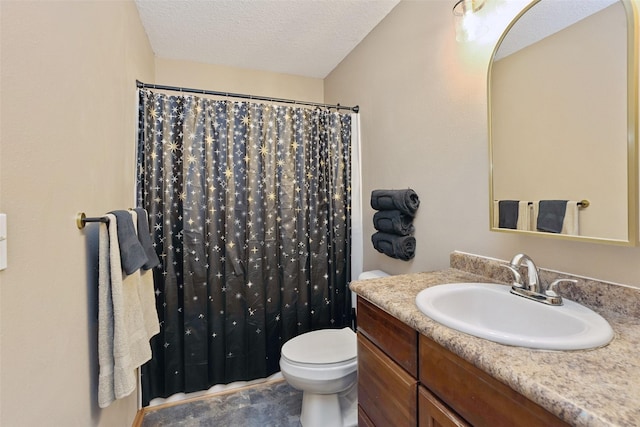 221 E Payton Ave, Des Moines, IA 50315 - bathroom with vanity, a textured ceiling, and a shower with curtain