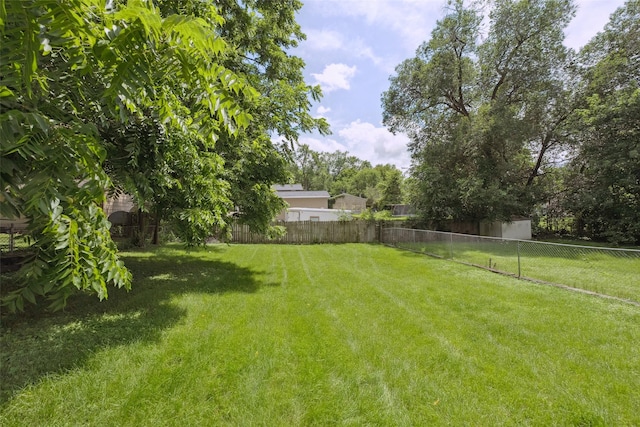 221 E Payton Ave, Des Moines, IA 50315 - view of fenced backyard