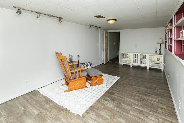 2525 27th Pl, Des Moines, IA 50310 - sitting room with track lighting and wood finished floors