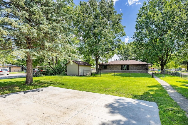 502 5th Ave SW, Altoona, IA 50009 - view of yard featuring a patio area and an outbuilding