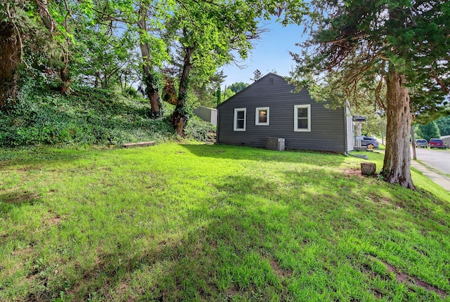 34 E Broadway St, Colfax, IA 50054 - view of green lawn