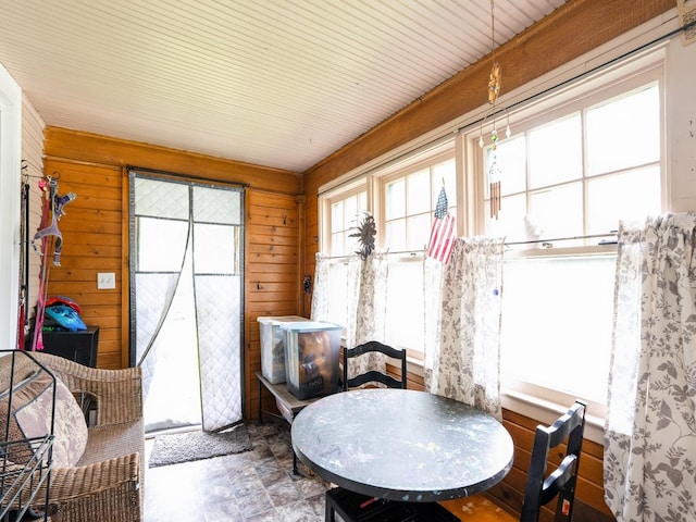 3917 11th St, Des Moines, IA 50313 - view of sunroom / solarium
