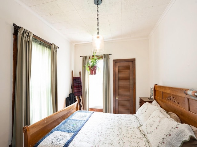 3917 11th St, Des Moines, IA 50313 - bedroom with crown molding