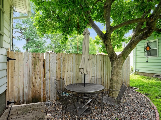 3917 11th St, Des Moines, IA 50313 - view of patio
