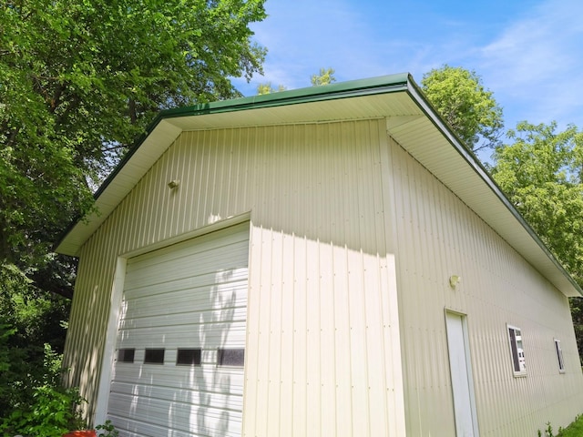 4987 E 28th St N, Newton, IA 50208 - view of detached garage