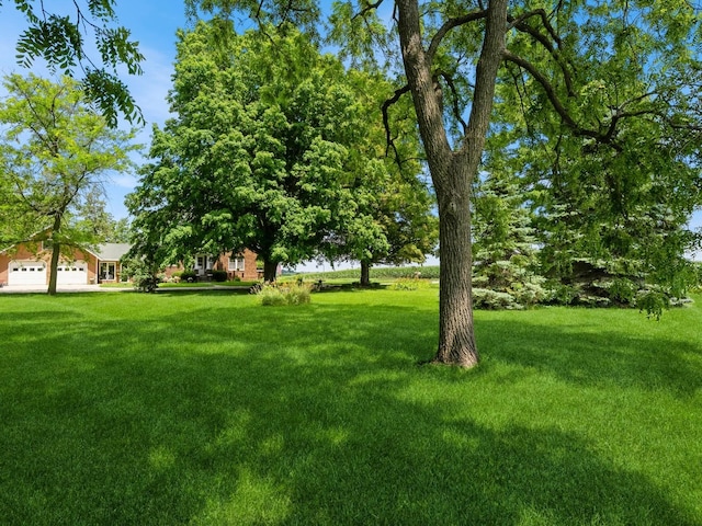 4987 E 28th St N, Newton, IA 50208 - view of grassy yard featuring a garage