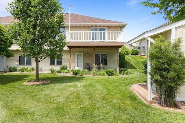 827 SW 46th St, Ankeny, IA 50023 - back of property with a yard, roof with shingles, and a wooden deck