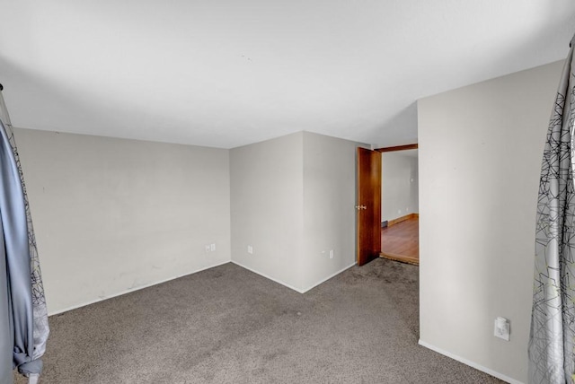 1107 E 12th St N, Newton, IA 50208 - view of carpeted empty room
