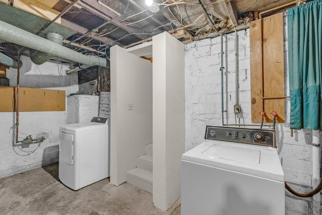 1107 E 12th St N, Newton, IA 50208 - laundry area featuring hookup for a washing machine
