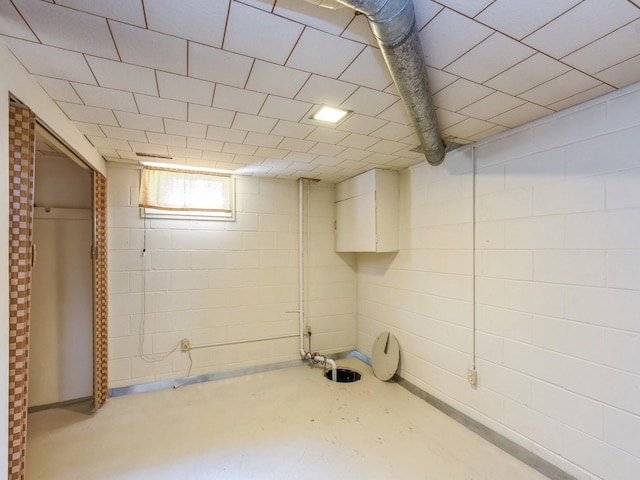 4041 Columbia St, Des Moines, IA 50313 - view of below grade area