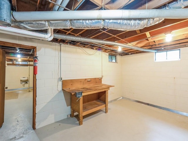 4041 Columbia St, Des Moines, IA 50313 - view of basement