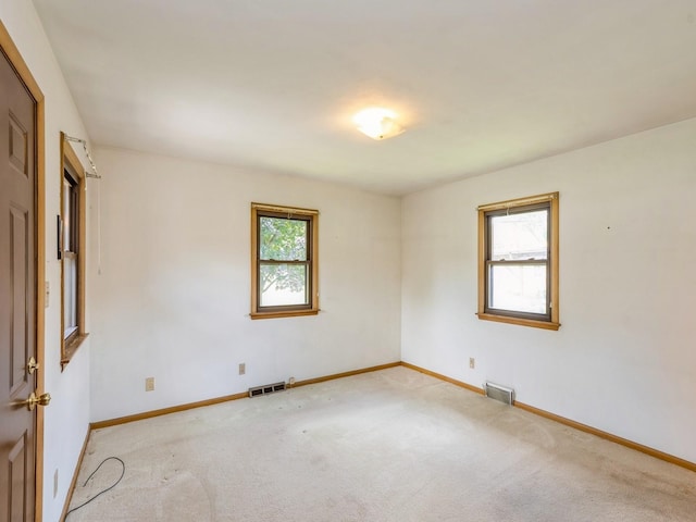 4041 Columbia St, Des Moines, IA 50313 - spare room with light carpet and baseboards