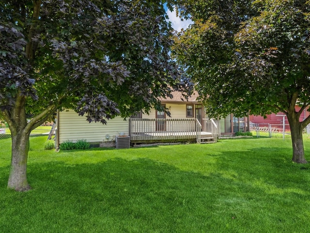 4041 Columbia St, Des Moines, IA 50313 - view of yard featuring a wooden deck