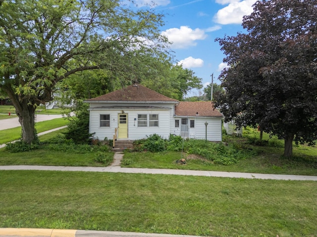 311 E 4th St, Riverside, IA 52327 - view of front of house featuring a front lawn