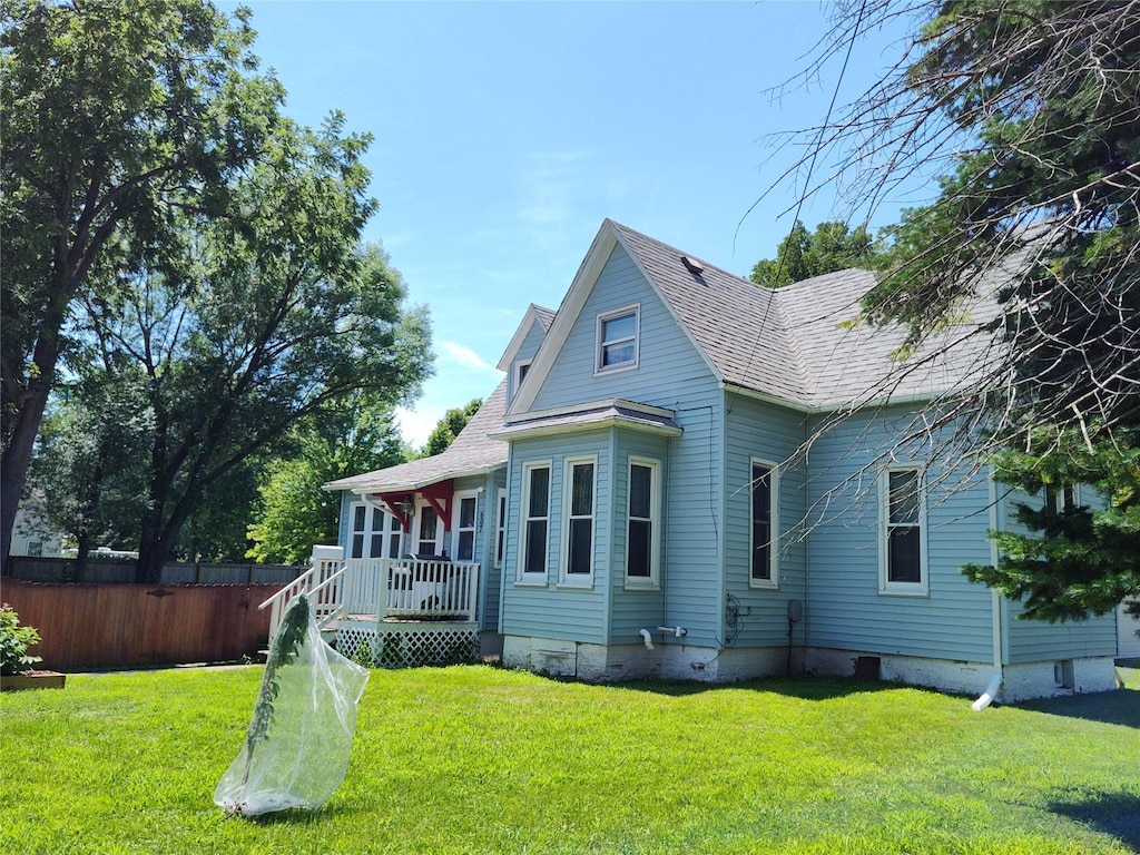 607 Clay St, Boone, IA 50036 - view of front of house with roof with shingles and crawl space