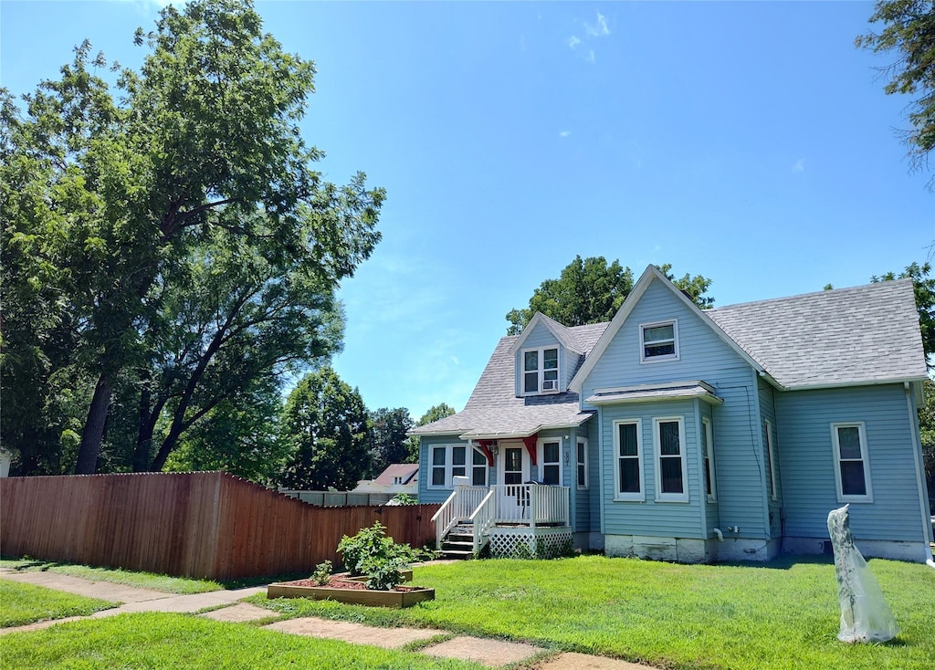 607 Clay St, Boone, IA 50036 - view of front facade featuring roof with shingles