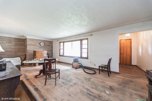 7012 Sunrise Blvd, Windsor Heights, IA 50324 - living area featuring wood finished floors and baseboards