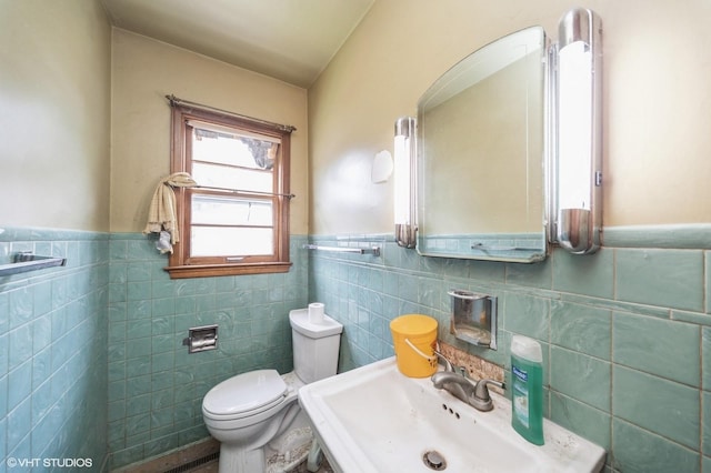 7012 Sunrise Blvd, Windsor Heights, IA 50324 - bathroom featuring tile walls and a wainscoted wall