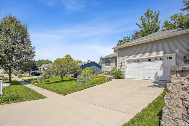 929 Sampson Dr, Nevada, IA 50201 - view of front of home featuring driveway, a front yard, and a garage