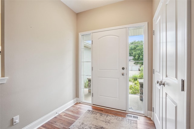 929 Sampson Dr, Nevada, IA 50201 - entryway featuring light wood-style flooring
