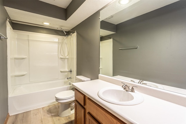 4624 Tamara Ln, West Des Moines, IA 50265 - full bath featuring bathtub / shower combination, wood finished floors, and vanity