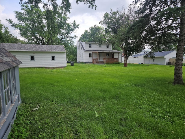 4690 Hubbell Ave, Des Moines, IA 50317 - view of grassy yard
