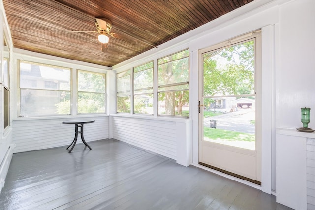 2521 40th St, Des Moines, IA 50310 - unfurnished sunroom featuring ceiling fan