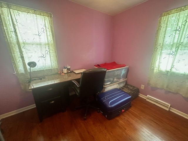 3923 15th St, Des Moines, IA 50313 - office with wood finished floors and built in study area