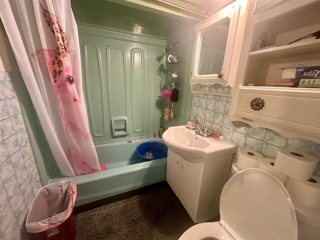 3923 15th St, Des Moines, IA 50313 - full bath featuring vanity, shower / tub combo, and tile walls
