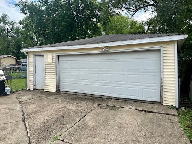 3923 15th St, Des Moines, IA 50313 - view of detached garage