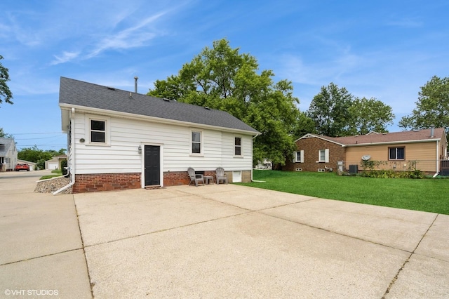 3411 61st St, Des Moines, IA 50322 - rear view of property with a yard and a patio area