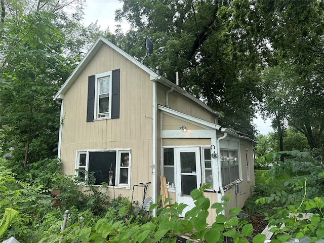 1719 Lyon St, Des Moines, IA 50316 - view of front of home