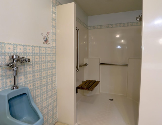 1108 Hillcrest Ct, Chariton, IA 50049 - full bathroom featuring a shower and a sink