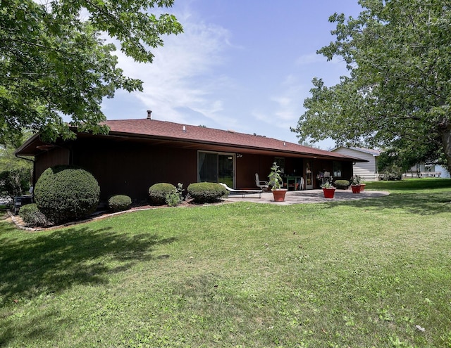 1108 Hillcrest Ct, Chariton, IA 50049 - rear view of property with a lawn and a patio area